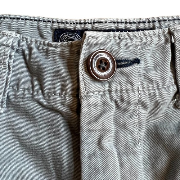 AMERICAN EAGLE OUTFITTERS Classic Mid Rise Tan Khaki Twill Shorts, size 28" - Picture 3 of 10